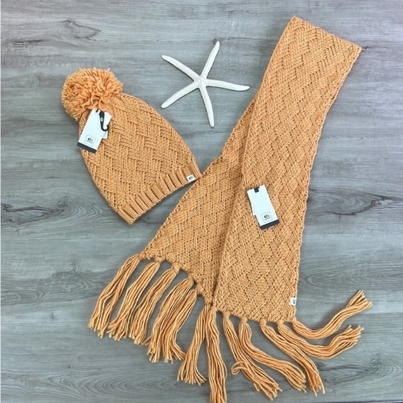 🔆RIP CURL🔆 SURF GYPSY POM POM BEANIE SURF GYPSY SCARF SET - Picture 8 of 12